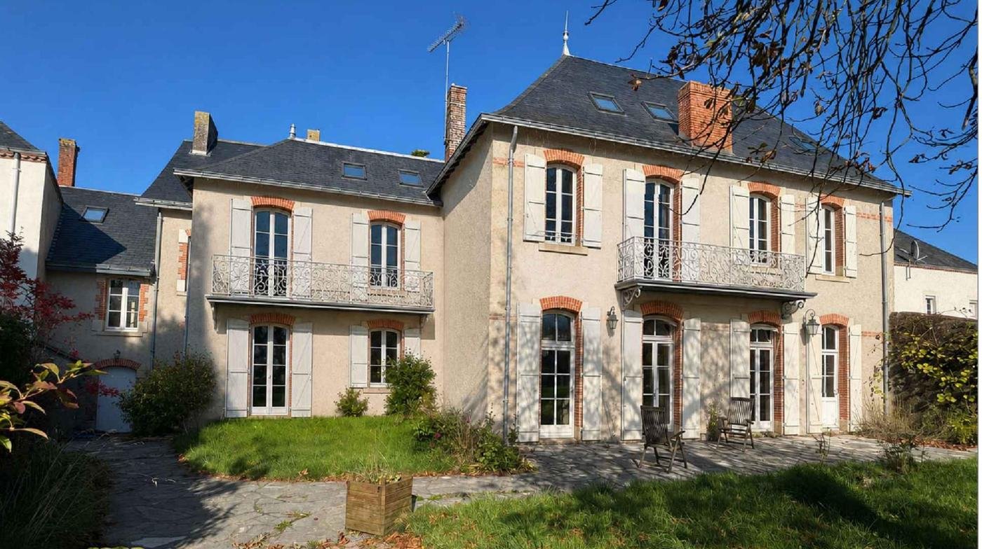 Insertion du projet : la façade sur jardin restaurée, avec ses balcons en ferronnerie