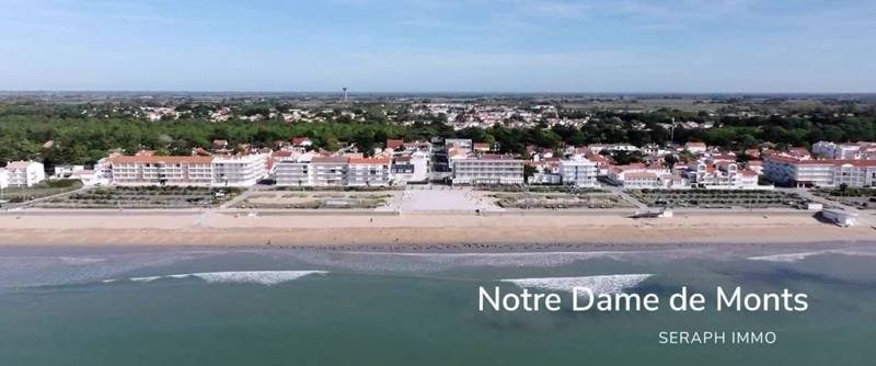 Vue aérienne de Notre-Dame-de-Monts et de sa plage